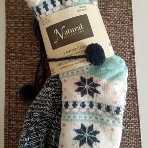 NWT 2 Pairs Cozy Warm Faux Fur Sherpa Slipper Booty Socks Grippy Bottoms Tassles